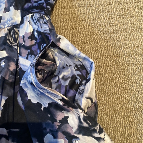 Mini Chica Floral Dress - Size Medium - Picture 4 of 6